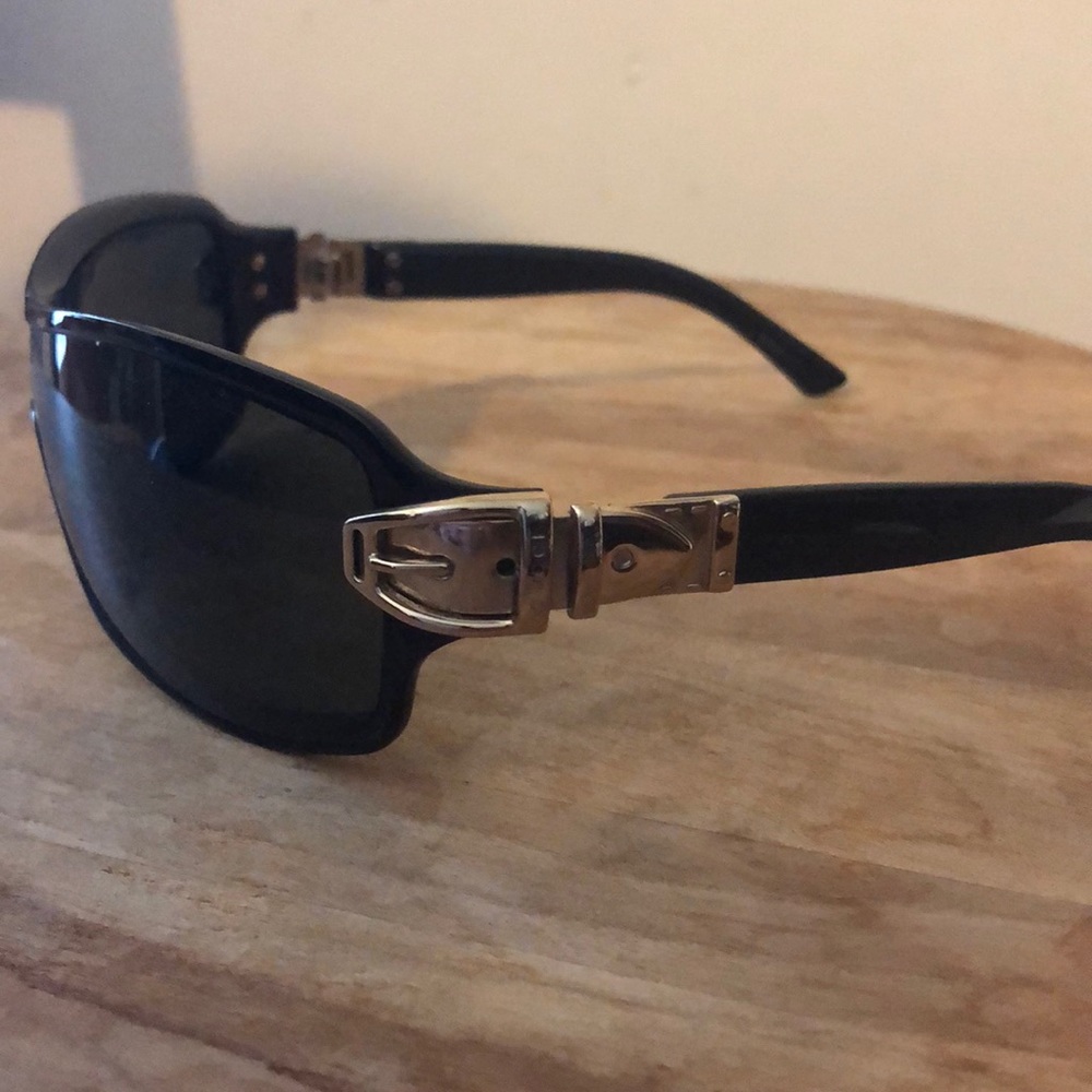 Gucci sunglasses with original case